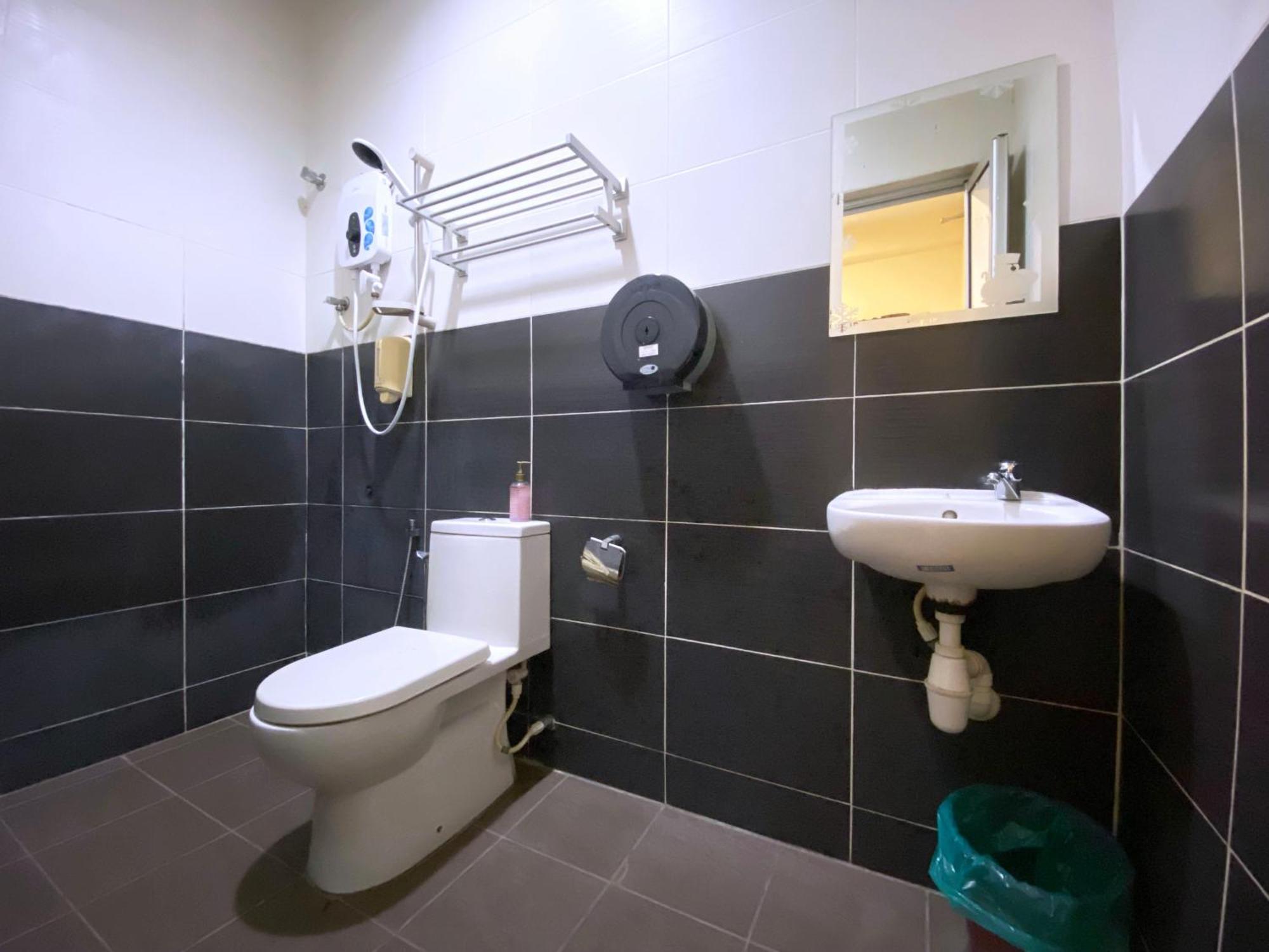Ze Xiang Hotel - Desa Jaya Ikea Self Check In Джохор Бахру Екстериор снимка